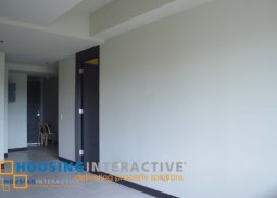 roomy 2 bedroom unit at fairways tower, bgc