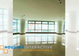 unfurnished 3-bedroom unit in the two roxas triangle