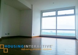 unfurnished 3bedroom unit for sale at two roxas triangle