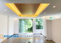 bare 5-story, 5-bedroom house for sale in capitol hills