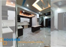 bare 4-bedroom townhouse for sale in horseshoe village