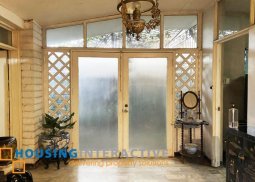 spacious lot with old 8-bedroom house for sale in greenhills east