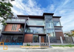 BRAND NEW 3-STOREY, 5-BEDROOM MANSION FOR SALE IN GREENLAND EXECUTIVE VILLAGE