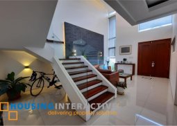 fully furnished 2-storey, 4-bedroom house with balcony for sale in vermont park