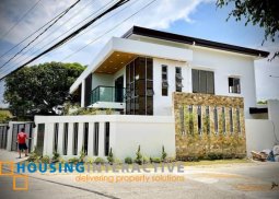 mid-century 2-storey, 4-bedroom house with balcony for sale in bf mid-west