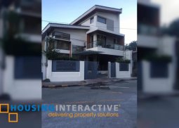 mid-century 2-storey, 6-bedroom house with balcony for sale in marikina