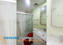 welcoming 1br condo unit for rent at the one rockwell makati