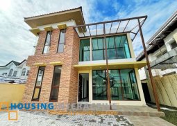 luxurious 2-storey, 6-bedroom house with pool for sale in multinational village