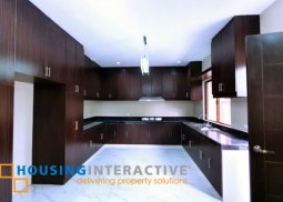 grand 2-storey, 4-bedroom house with balcony for sale in vista real classica