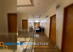 grand 2-storey, 3-bedroom house with balcony for sale in chateux de paris