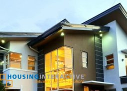 luxurious 2-storey, 3-bedroom house for sale in golden meadows