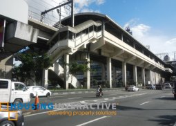 elegant 5-bedroom townhouse with balconies for sale in palm village