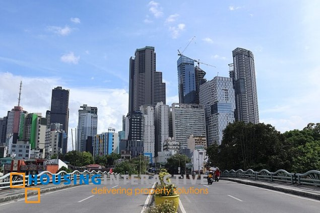 elegant 5-bedroom townhouse with balconies for sale in palm village