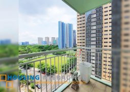 fully furnished 1-bedroom unit with balcony for sale in two serendra