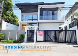 a stylish modern house in bf, paranaque
