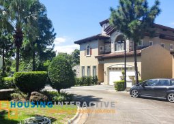a 2 storey housefor sale in courtyards of portofino