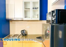 for rent -studio in 81 newport