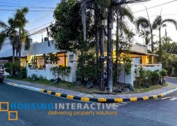 grand 3-bedroom house with parking for sale in united hills