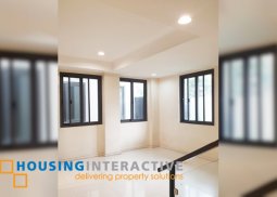 grand 3-bedroom townhouse with roofdeck & parking for sale in one mariposa