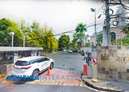grand 4-bedroom house with pool & parking for sale in urdaneta village