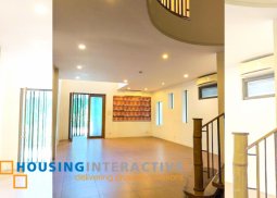 grand 2-storey, 3-bedroom house with parking for rent in bel-air iii village