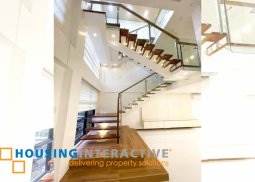 grand 3-storey, 3-bedroom house with roofdeck for sale in bf homes