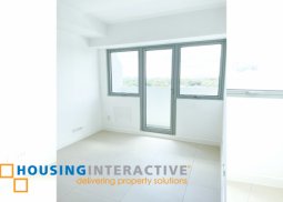 for rent -studio in commonwealth residences