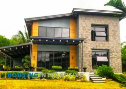 grand 2-storey, 3-bedroom house with parking for sale in amadeo