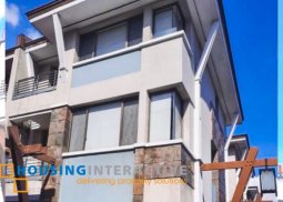 grand 4-storey, 3-bedroom townhouse with parking for lease in luntala verde