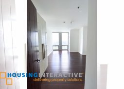 grand 4-bedroom unit with parking for sale in the suites