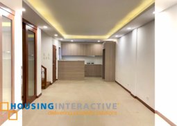 grand 2-storey, 4-bedroom townhouse with parking for sale in scout triangle