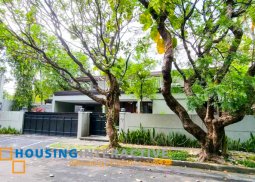 5br house with pool for lease at dasmarinas village