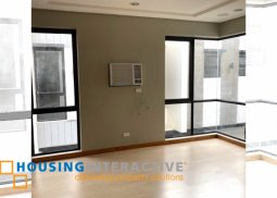 luxe 3-storey, 3-bedroom townhouse with parking for rent in glendale heights