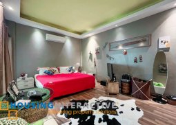 grand 2-storey, 5-bedroom house with parking for sale in united paraÑaque subdivision 5