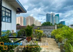 old 6-bedroom house with parking for sale in white plains