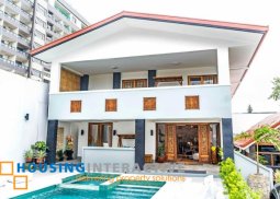 grand 2-storey, 8-bedroom house with pool & balcony for sale in tagaytay