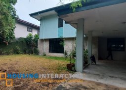 classy 2-storey, 3-bedroom house with parking for rent