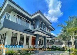 grand 2-storey, 5-bedroom house with pool for sale in commonwealth