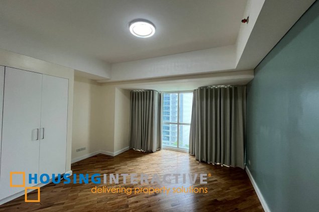 semi furnished 1br unit for sale in the manansala