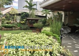 grand 2-storey, 6-bedroom house with pool for sale in congressional village