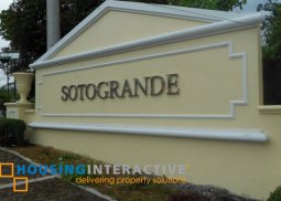 corner lot for sale in sotogrande village