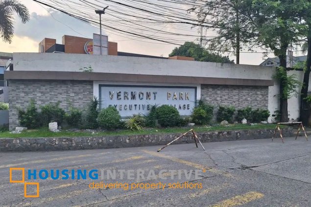 modern 2-storey, 4-bedroom duplex for sale in vermont park executive village