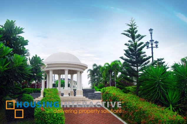 grand lot for sale in chateaux de paris, south forbes