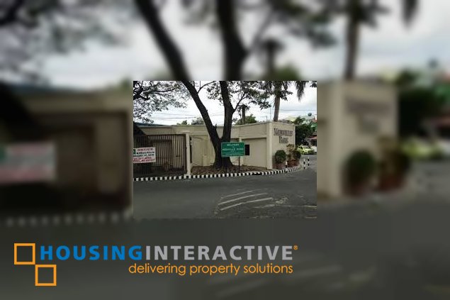 grand 2-storey, 7-bedroom house with pool for rent in merville