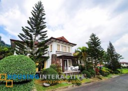luxe 2-storey, 4-bedroom house with balcony for sale in tagaytay midlands