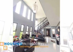modern 2-storey, 5-bedroom house with balcony for sale in the lakeshore