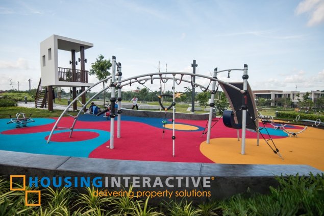 grand lot for sale in the enclaves