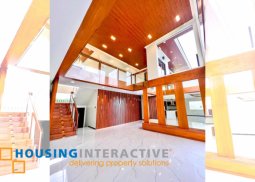 grand 2-storey, 4-bedroom house with pool for sale in hillcrest estates