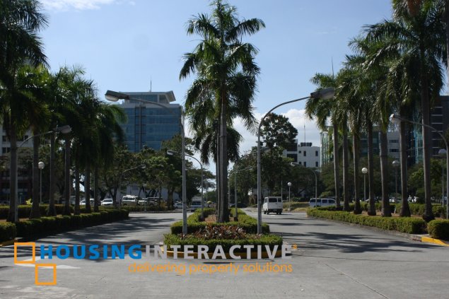 modern 2-storey, 3-bedroom townhouse for rent in palm village