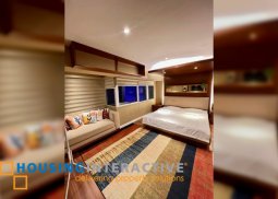 for rent -2br loft unit in fort victoria